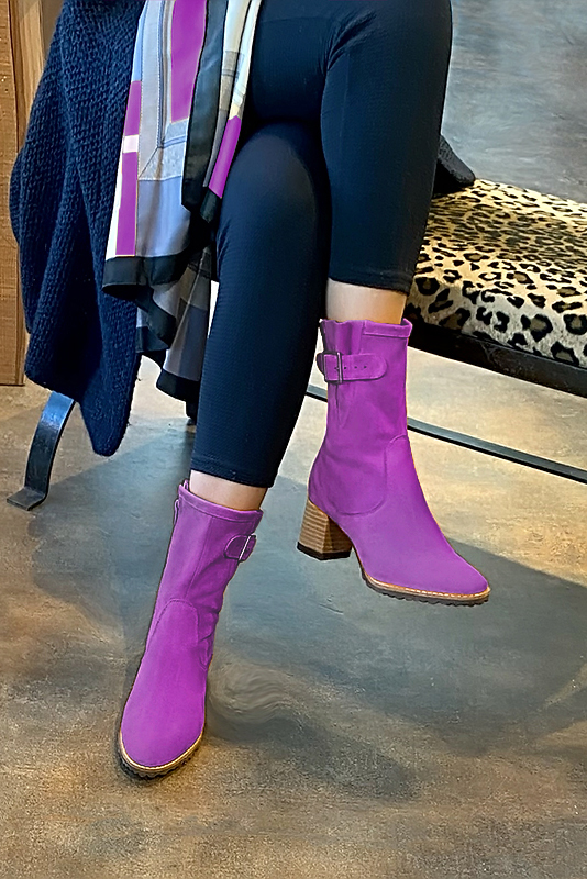 Mauve purple women's ankle boots with buckles on the sides. Round toe. Medium block heels. Worn view - Florence KOOIJMAN